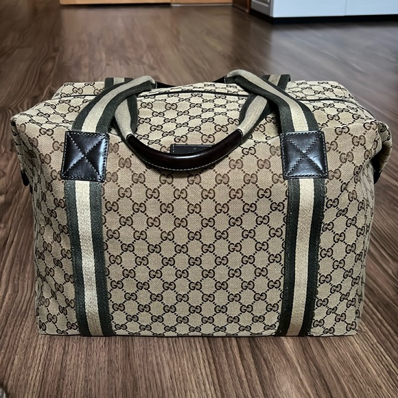 A 251 - 💯% authentic Gucci duffel travel bag - Picture 1 of 16